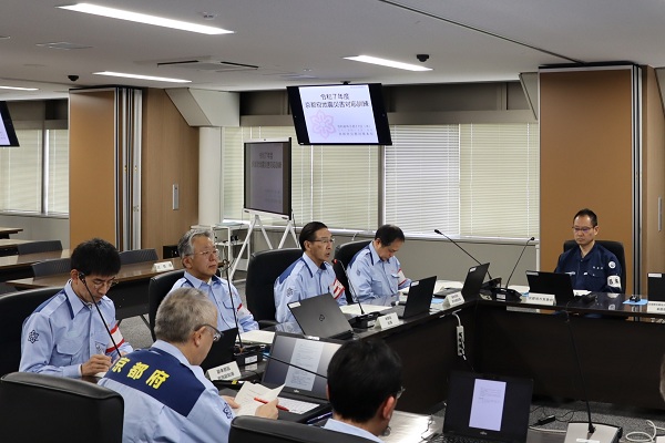 令和7度京都府地震災害対応訓練・広域防災活動拠点訓練に出席する知事