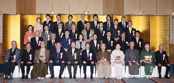 令和3年度「京の老舗」表彰式に出席する知事