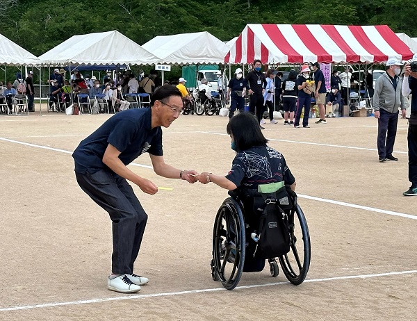第57回障害者ふれあい広場「スポーツ・レクリエーションフェスティバル」に出席する知事