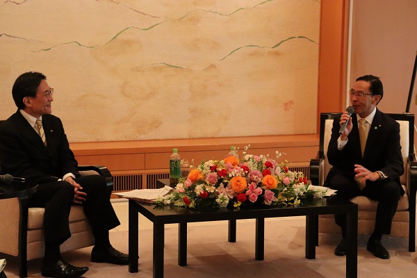 京都府知事と京都市長による会談に出席する知事