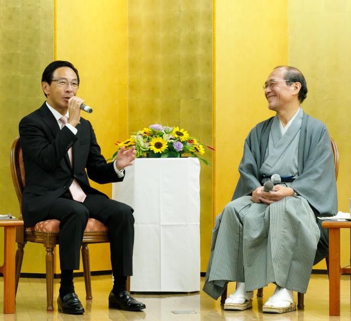 京都府知事と京都市長との懇談会の様子