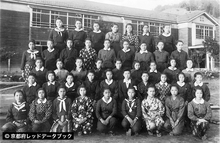 学徒動員。洛北実務女学校から旧・舞鶴海軍工廠(こうしょう)（現・日立造船）へ動員された人たち