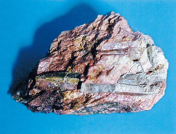 峰山町大路鉱山の鉱物　トルトベイト石（写真は高田雅介氏提供）