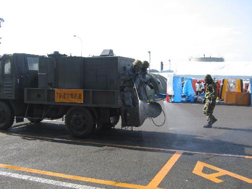 （訓練）現場周辺の除染を行う陸上自衛隊第7普通科連隊の車両