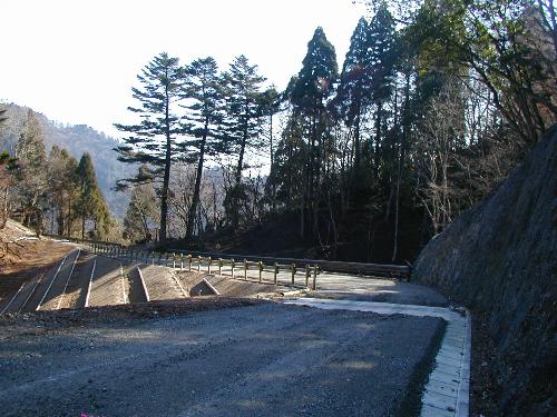 ソトバ峠付近を通過する林道