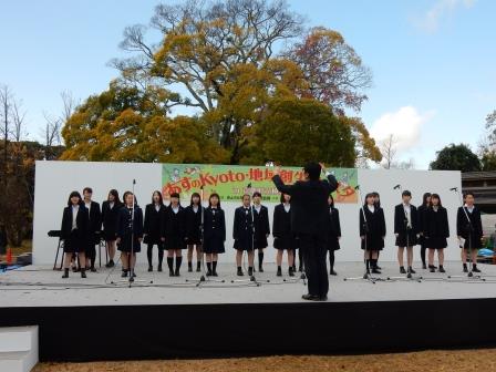 写真:学生の合唱