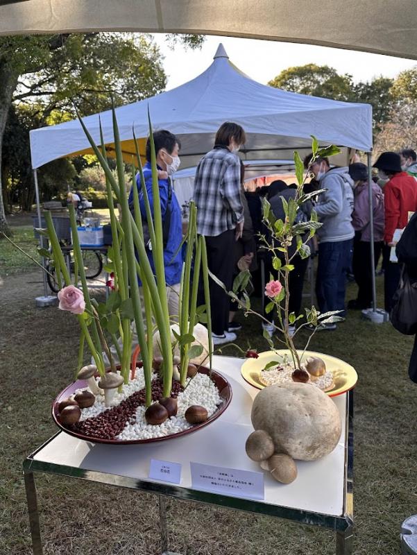 いけばな体験の様子