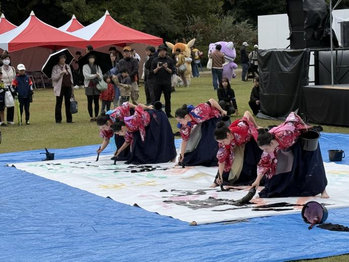 書道パフォーマンスの様子