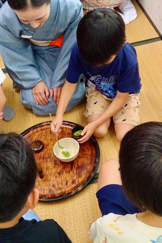 茶の湯体験の様子02