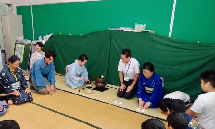 茶の湯体験の様子01
