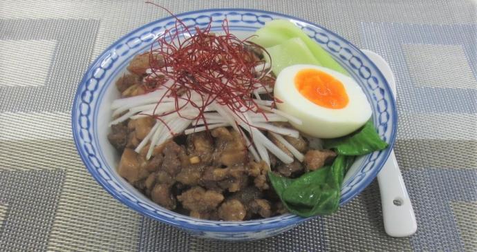 写真：鹿肉のルーローハン