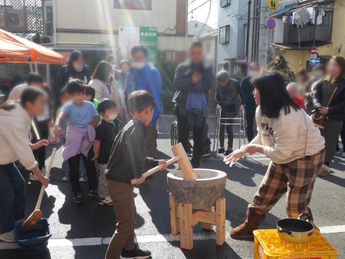 餅つき大会の様子