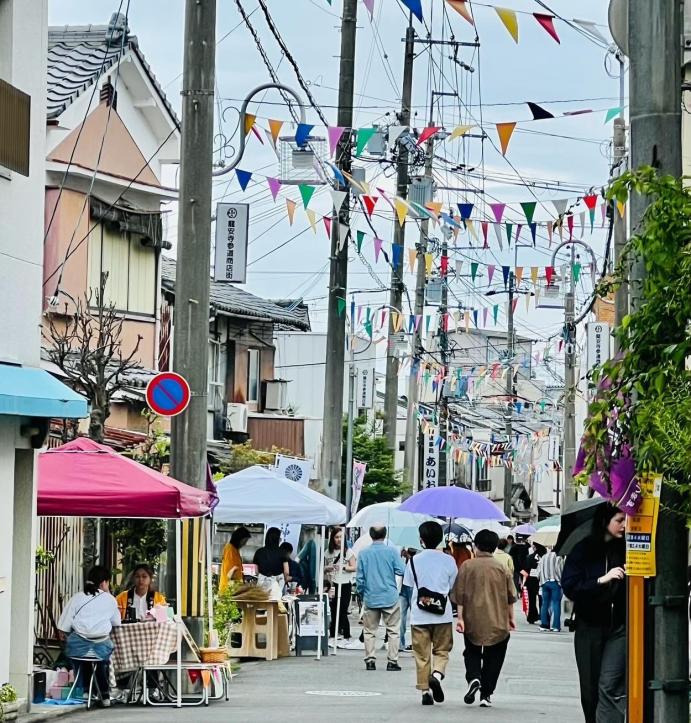 龍安寺参道商店街の様子