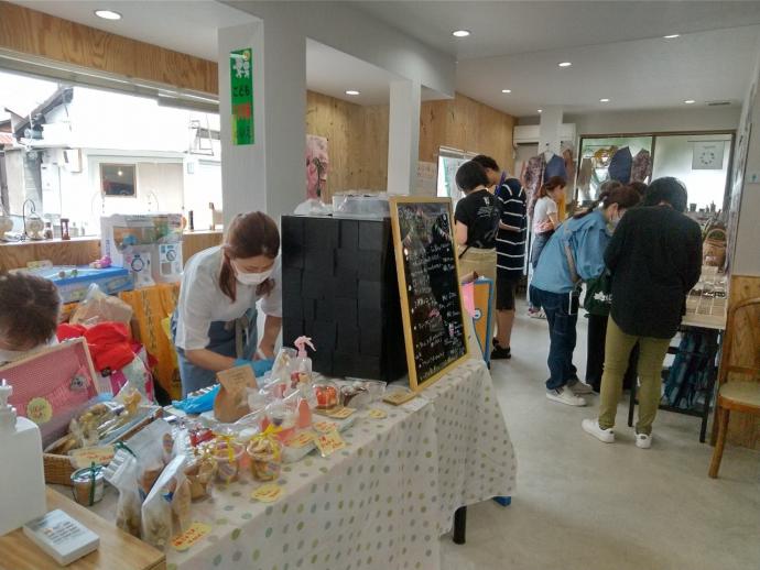 龍安寺参道商店街のミニマルシェの様子