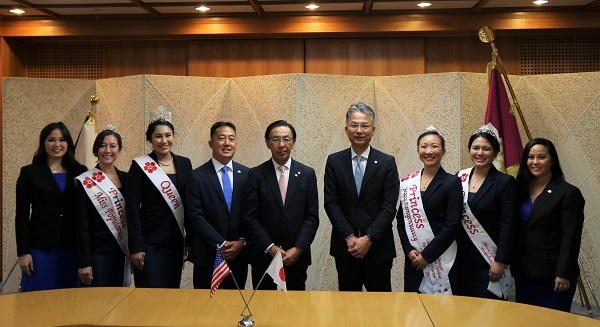 第71代桜の女王一行の表敬訪問に出席する知事