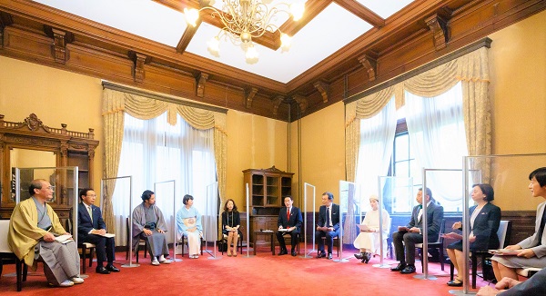 岸田内閣総理大臣との文化芸術関係者との意見交換会に出席する知事