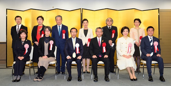 令和3年度「京都府あけぼの賞」表彰式に出席する知事