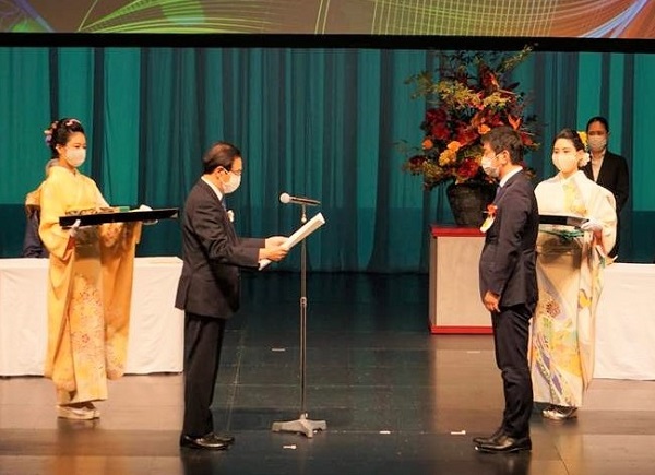京都創造者大賞2021授賞式に出席する知事
