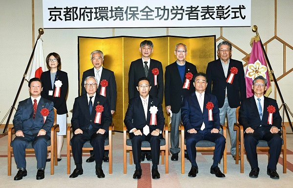 京都府環境保全功労者表彰式に出席する知事
