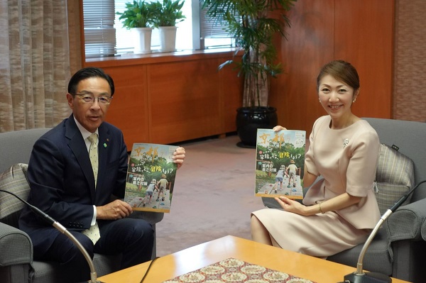 「Kyoto Child Smile（エフエム京都）」の収録に出席する知事