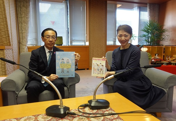「Kyoto Child Smile（エフエム京都）」の収録に出席する知事