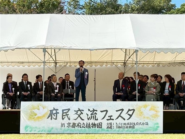 府民交流フェスタに出席する知事