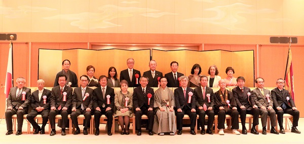 令和3年度京都府産業功労者等表彰式に出席する知事