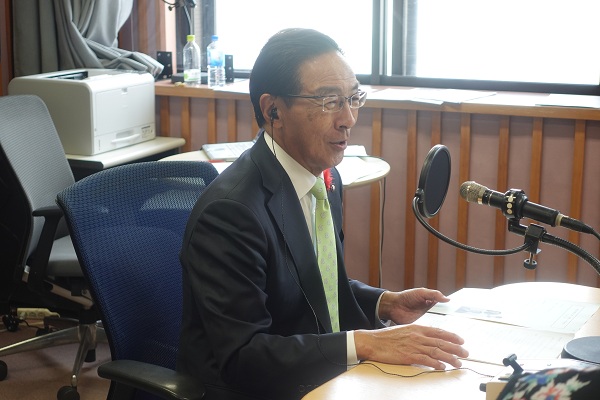 「京都トークRUN」に出演する知事