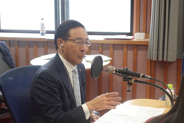 「京都トークRUN」に出演する知事