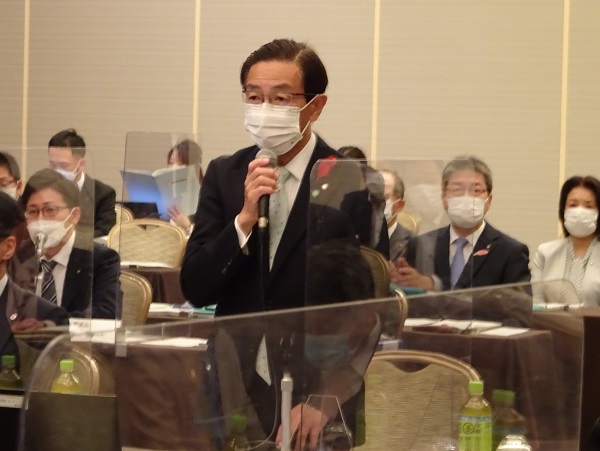 第3回京都府総合計画策定検討委員会に出席する知事