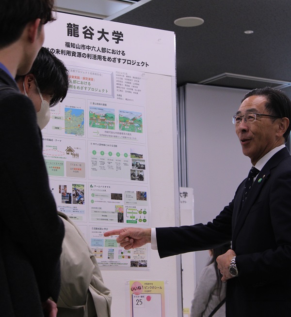 「学生とともにのばす京都プロジェクト」成果報告会に出席する知事