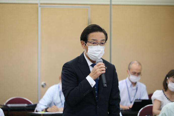 新型コロナウイルス感染症対策専門家会議の開催に出席する知事