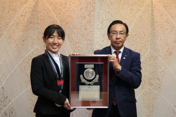 京都府スポーツ賞特別栄誉賞」表彰式に出席する知事