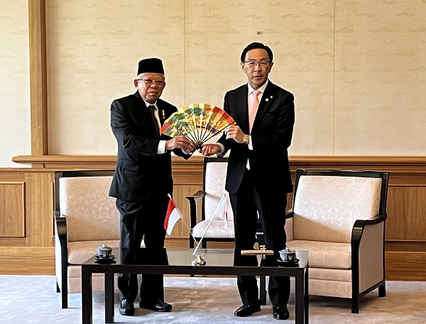 インドネシア共和国副大統領の表敬訪問に出席する知事