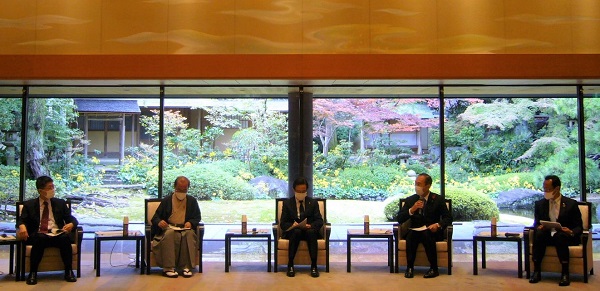 京都労働経済活力会議の開催に出席する知事