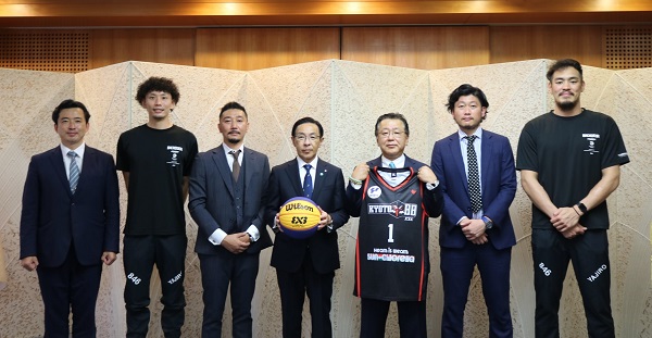 3X3バスケットボールプロチームKYOTO BB.EXE表敬訪問に出席する知事