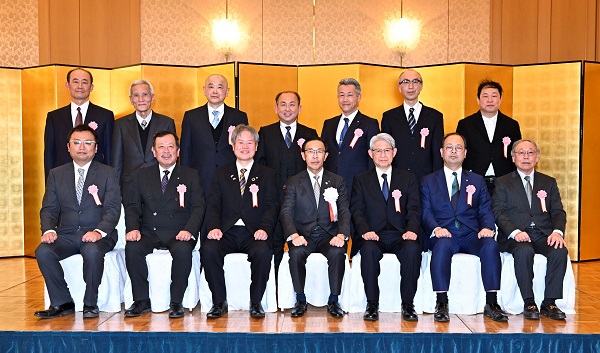 令和4年度「京の老舗」表彰式に出席する知事