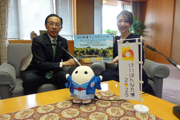 「Kyoto Child Smile（エフエム京都）」の収録に出席する知事