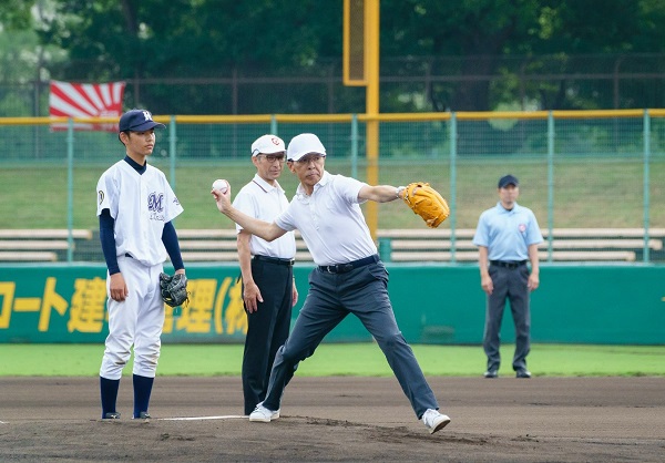 第105回全国高等学校野球選手権京都大会に出席する知事
