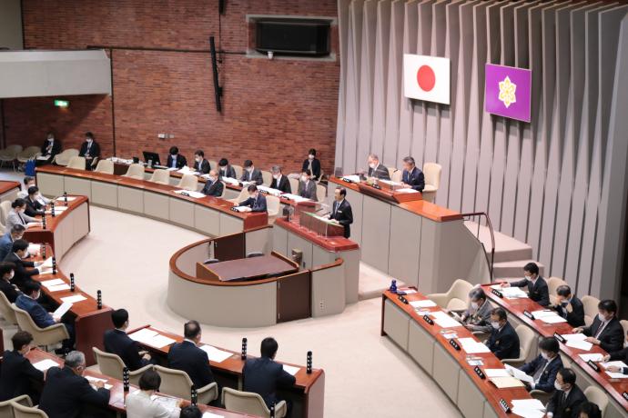 令和3年6月京都府議会臨時会に出席する知事