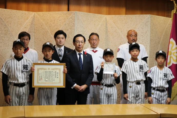 南京都リトルリーグ野球協会表敬訪問に出席する知事