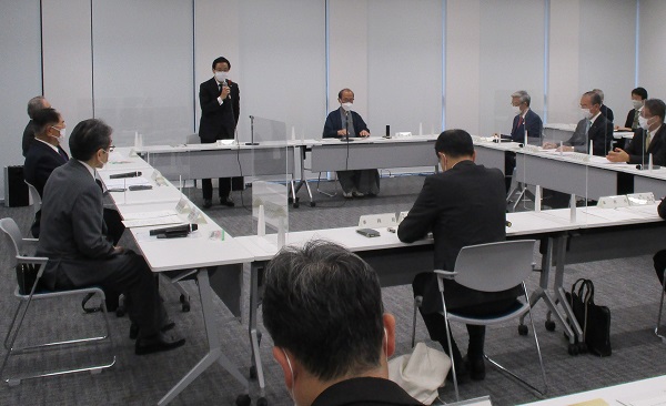 第3回京都経済対策トップ会議の開催に出席する知事