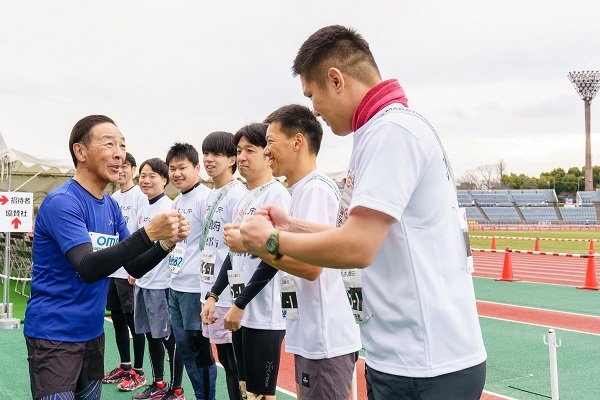 京都マラソン2024に出場する文化庁、京都府、京都市の職員を激励する知事