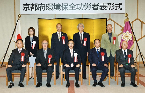 京都府環境保全功労者表彰式に出席する知事