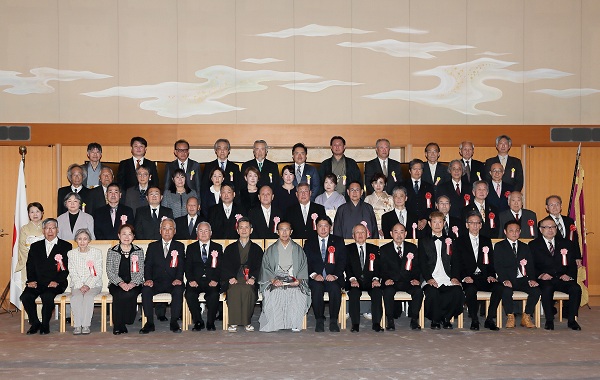 令和7年度京都府産業功労者等表彰式に出席する知事