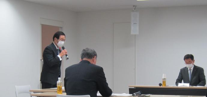 京都府総合教育会議の開催に出席する知事