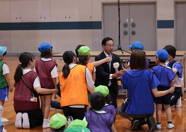 第49回京都府私立幼稚園園児大会(口丹地区園児大会)に出席する知事