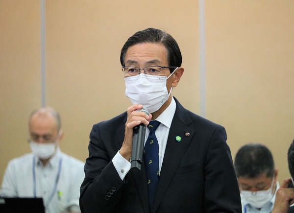 新型コロナウイルス感染症対策専門家会議の開催に出席する知事