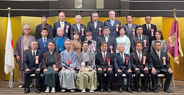 令和4年度京都府産業功労者等表彰式に出席する知事