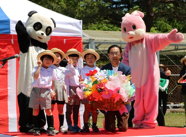 第64回京都府私立幼稚園園児大会（中央園児大会）に出席する知事